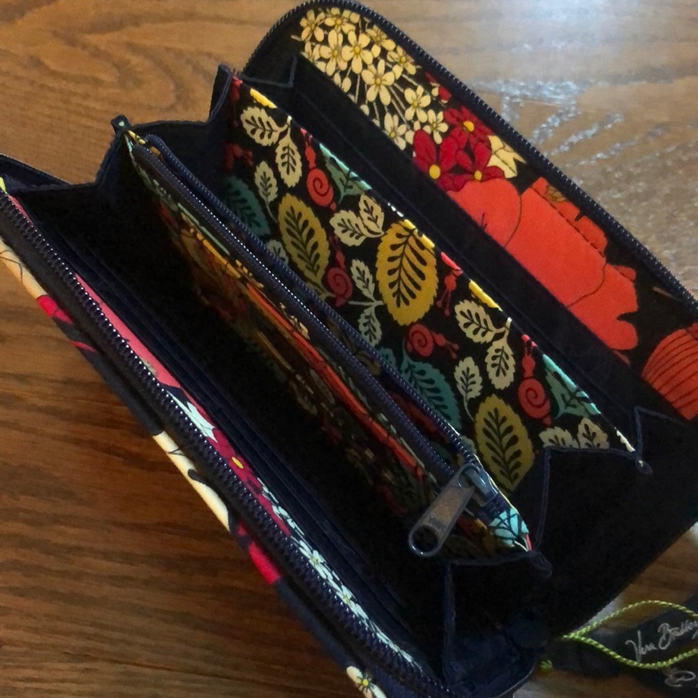 Vera Bradley Happy Snail Print Accordion Wallet - Picture 3 of 6